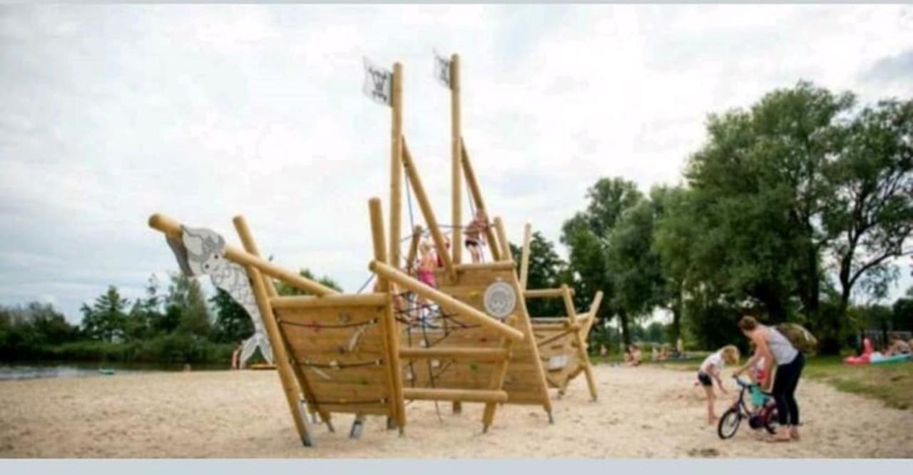 Kajuit423 6Pers 5Sterren Vakantiepark Bergumermeer Aan Het Water In Friesland Met Zwembad Suameer Exterior foto